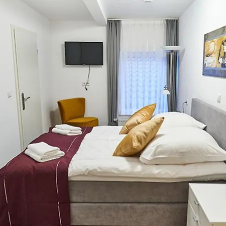 Kronenkurve Hotel *