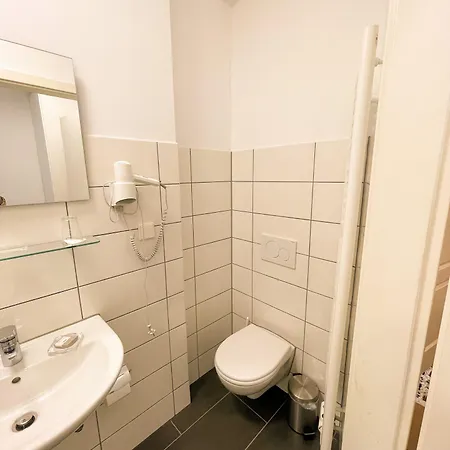 Kronenkurve Hotel *