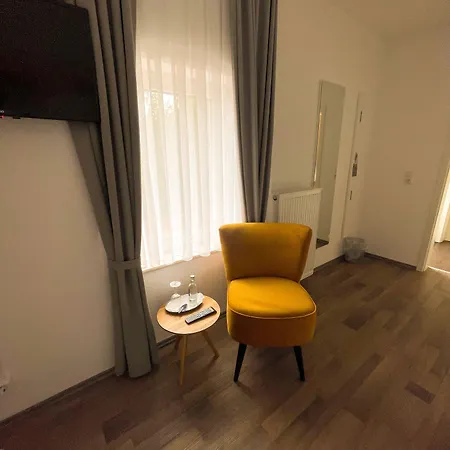 Kronenkurve Hotel *