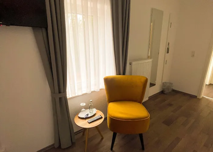 Kronenkurve מלון *