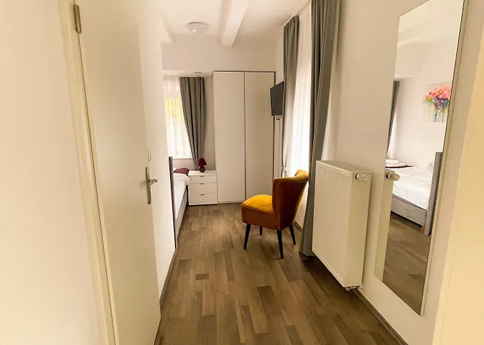 Kronenkurve فندق برغكامن